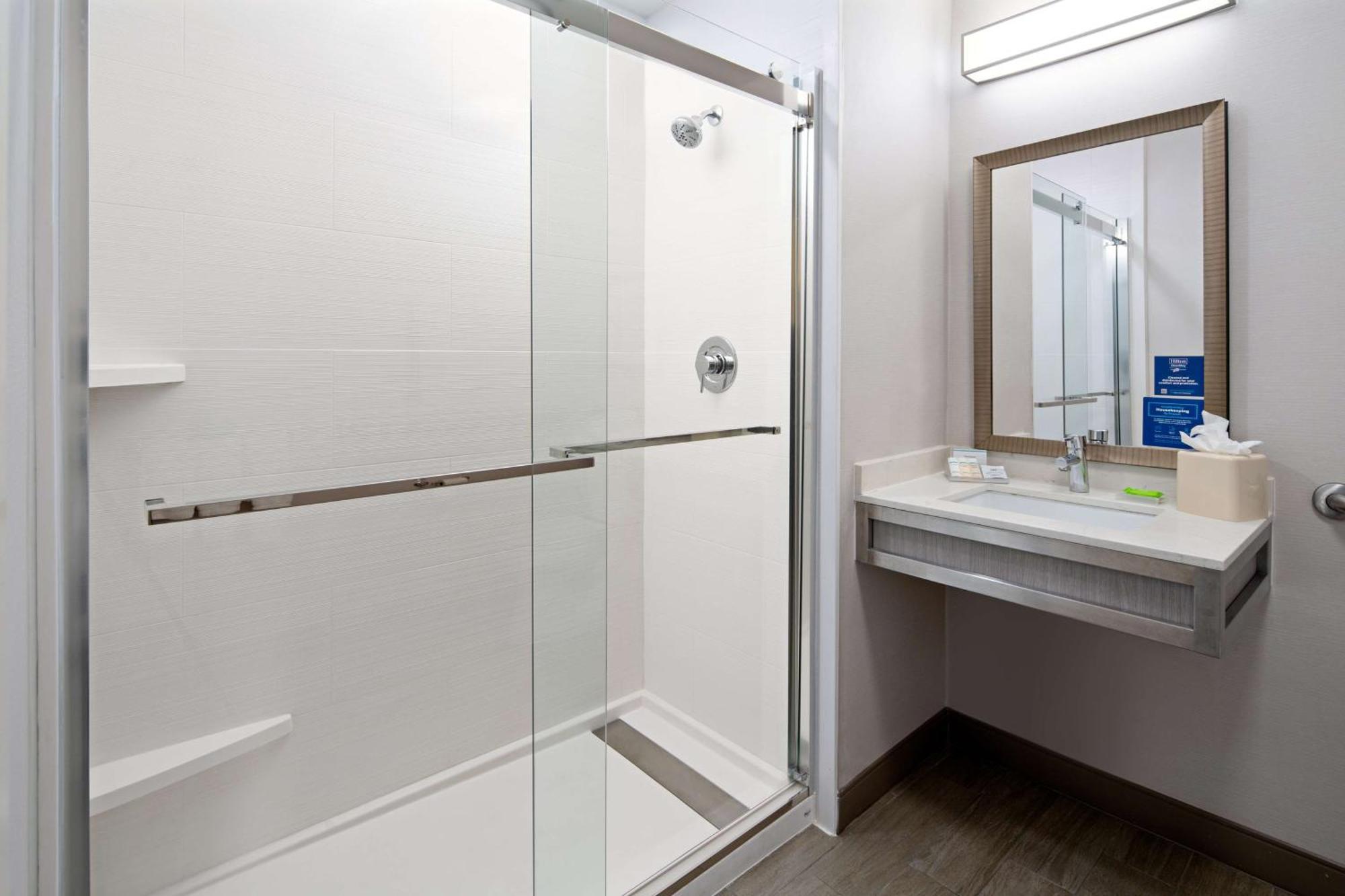 Hilton Garden Inn Roseville Ngoại thất bức ảnh